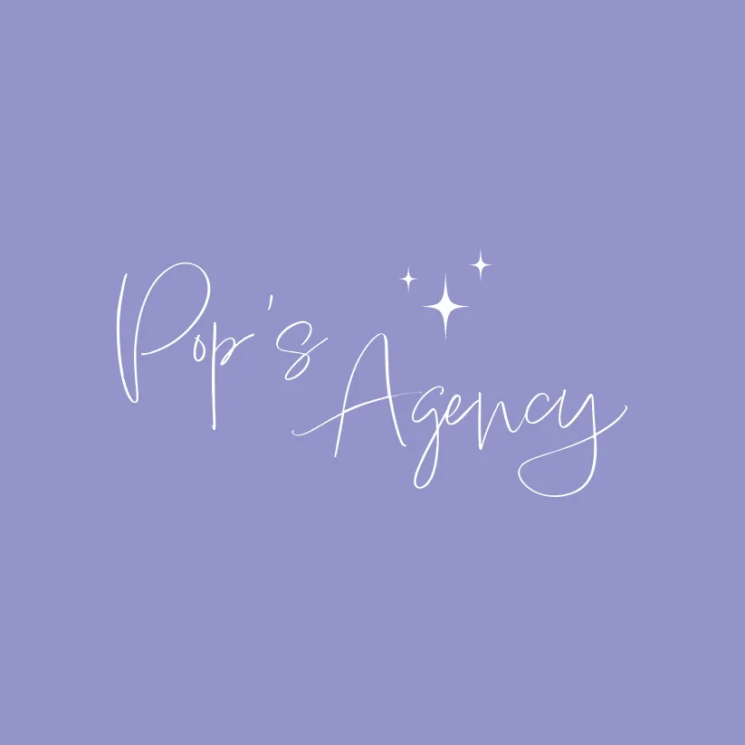 Logo secondaire Pop’s Agency blanc avec étoiles sur fond violet.